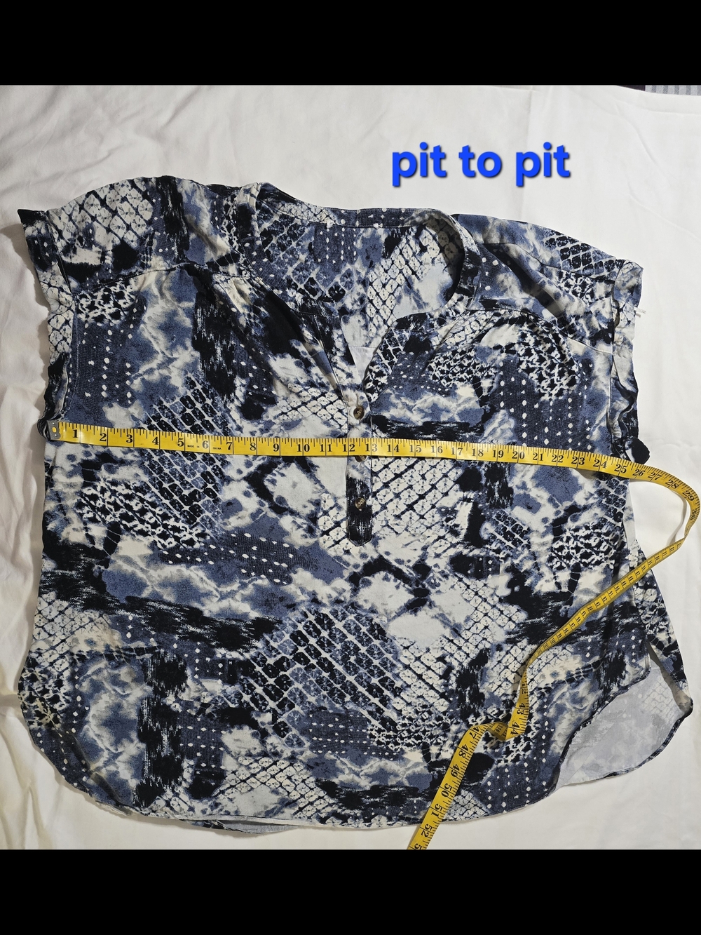 Blue & Cream Abstract Print Short Sleeve Blouse Pleated Back Detail - Picture 9 of 11